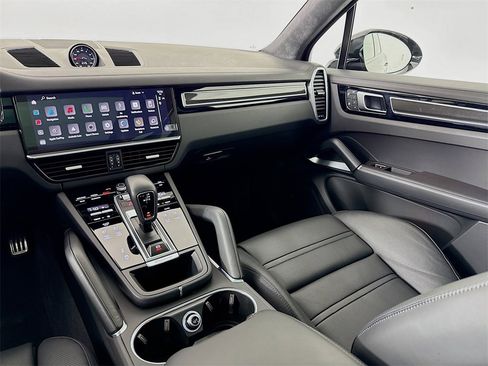 Used 2023 Porsche Cayenne Turbo image 28