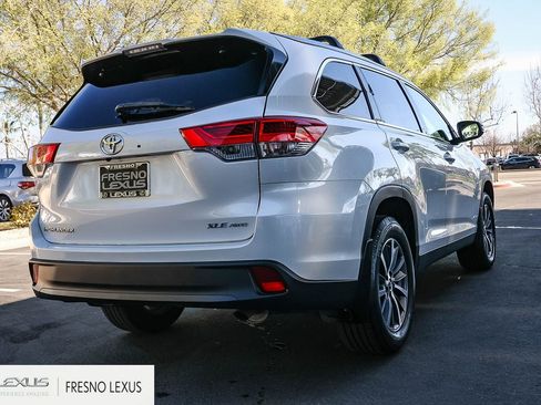 Used 2019 Toyota Highlander XLE w/ Carpet Mat Package (TMS) image 6