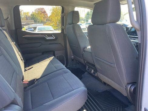 Used 2022 Chevrolet Silverado 1500 LT image 12