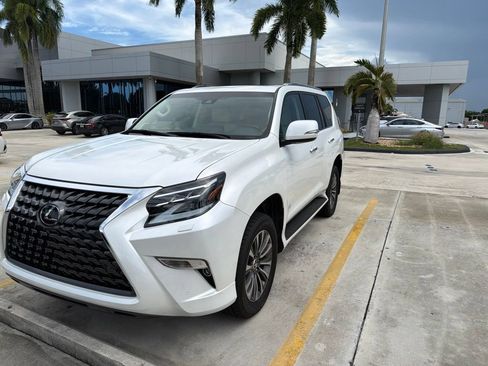 Used 2023 Lexus GX 460 Luxury w/ Accessory Package AWD/4WD image 2
