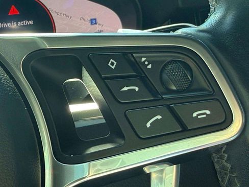 Used 2022 Porsche Cayenne image 40