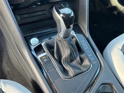 Used 2025 Volkswagen Taos SE image 31