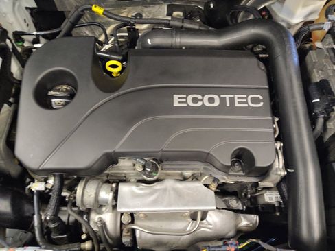 Used 2022 Chevrolet Equinox LS w/ LPO, Floor Liner Package FWD image 30