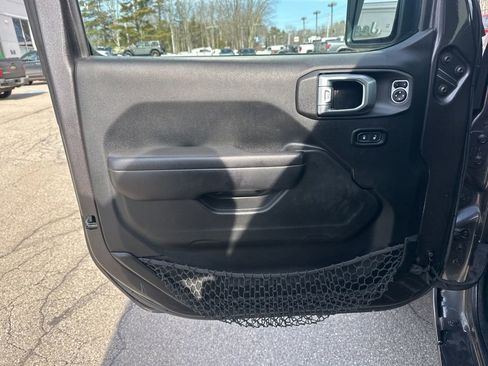 Used 2018 Jeep Wrangler Unlimited Sport S AWD/4WD image 16