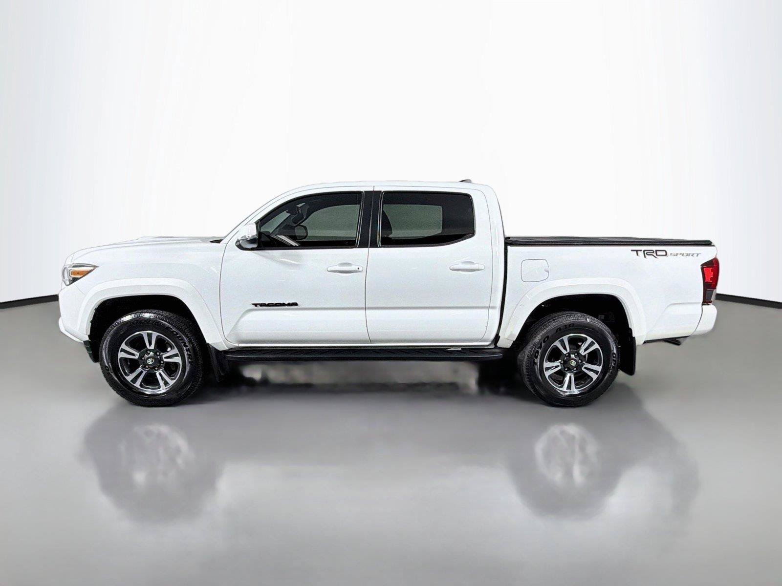 Used 2018 Toyota Tacoma TRD Sport w/ Technology Package RWD image 8