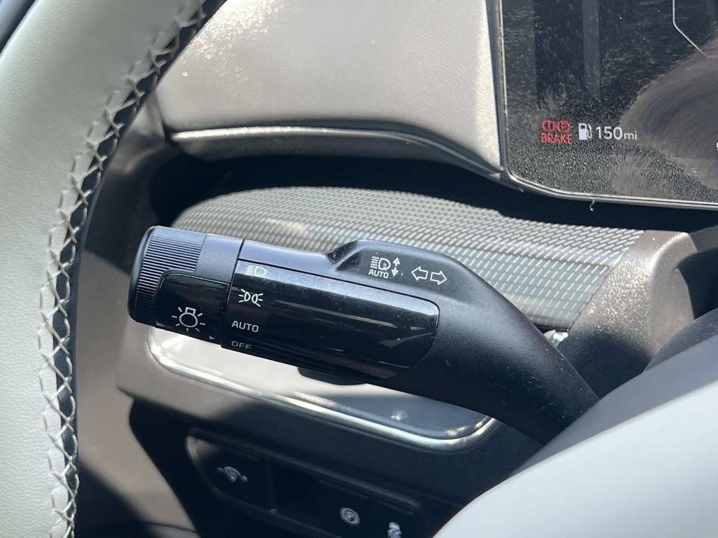 Used 2025 Kia K4 GT-Line w/ GT-Line Premium Package FWD image 32