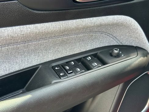 Used 2023 Jeep Compass Latitude w/ Convenience Group AWD/4WD image 14