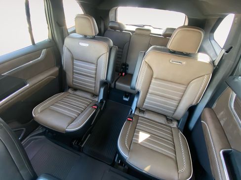 New 2026 GMC Acadia Denali Ultimate w/ LPO, Floor Liner Package image 24