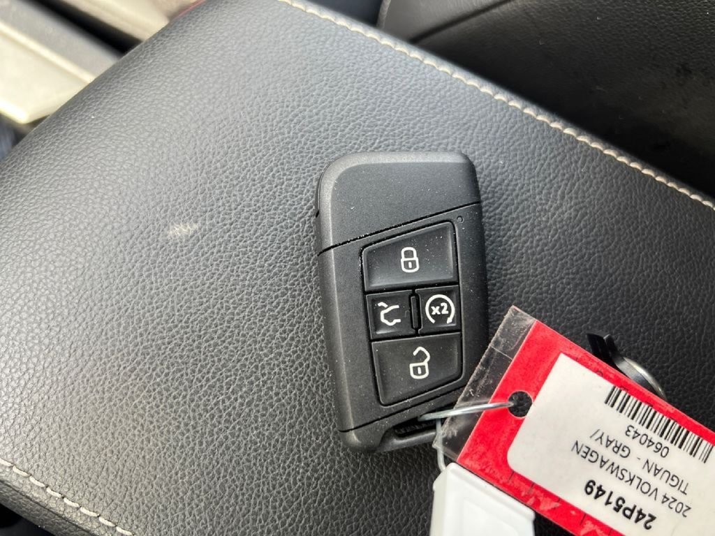 Used 2024 Volkswagen Tiguan SE FWD image 46