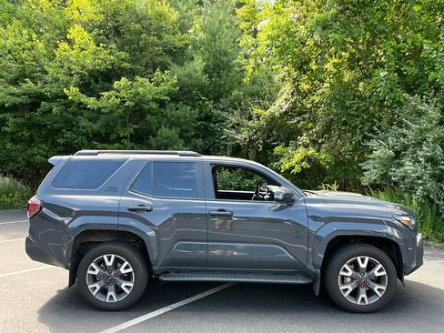 Used 2025 Toyota 4Runner TRD Sport AWD/4WD image 34