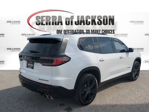 Used 2025 GMC Acadia Elevation w/ Elevation Premium Package FWD image 9