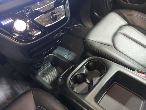 Used 2025 Chrysler Pacifica Select image 27