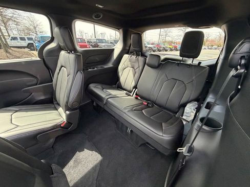 New 2026 Chrysler Pacifica Select FWD image 12