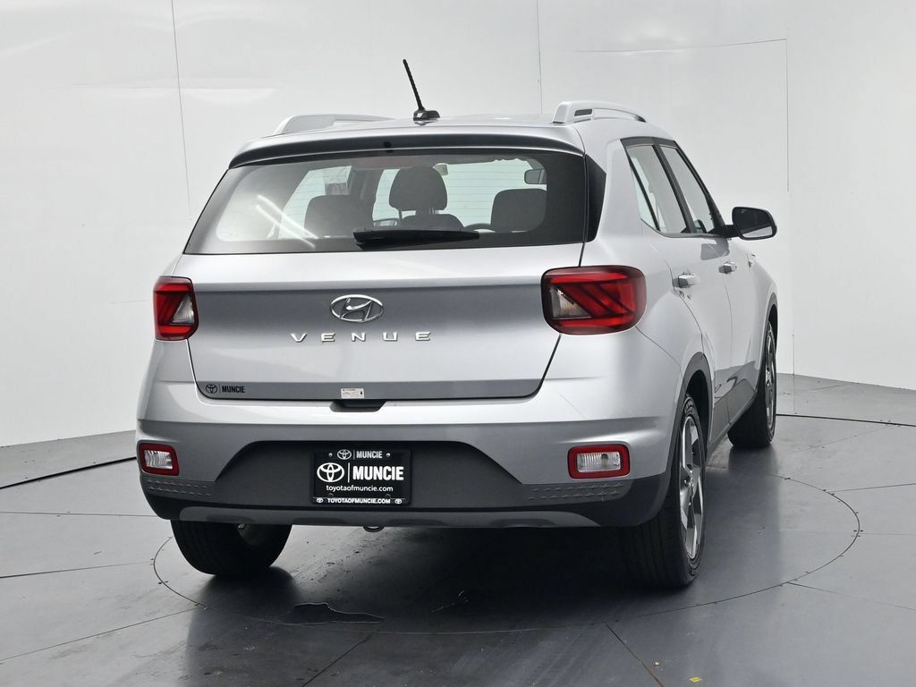 Used 2025 Hyundai Venue SEL FWD image 7
