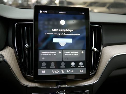 New 2026 Volvo XC60 B5 Plus w/ Protection Package Premier image 15