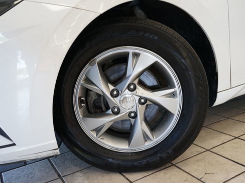 Used 2021 Hyundai Elantra SE FWD image 44