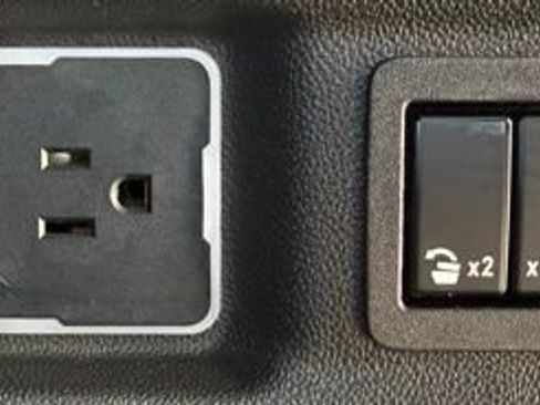 Used 2024 Chevrolet Suburban Z71 w/ Luxury Package image 12