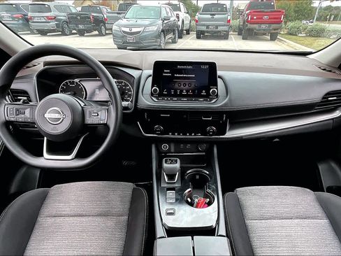 Used 2022 Nissan Rogue SV image 13