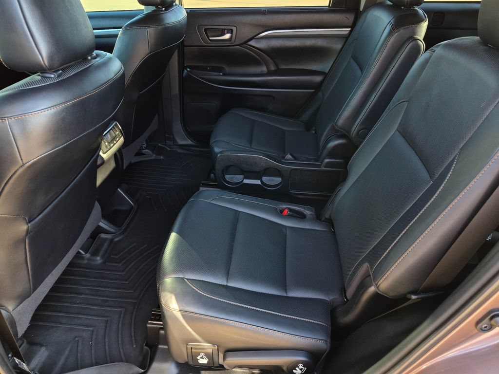 Used 2019 Toyota Highlander Limited FWD image 34