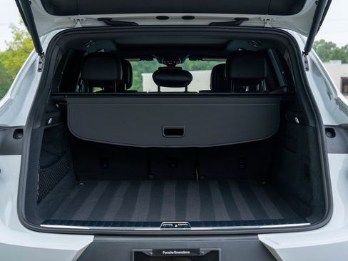 Certified 2024 Porsche Cayenne AWD/4WD image 17