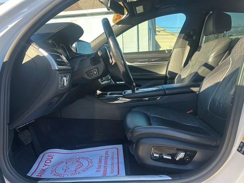 Used 2018 BMW 750i xDrive image 12