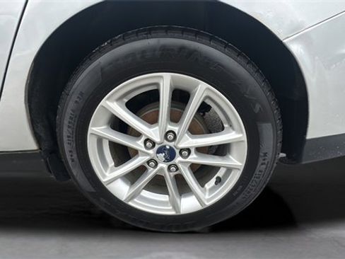 Used 2016 Ford Focus SE w/ SE Cold Weather Package image 30