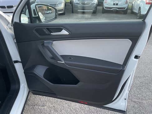 Used 2020 Volkswagen Tiguan SE image 15