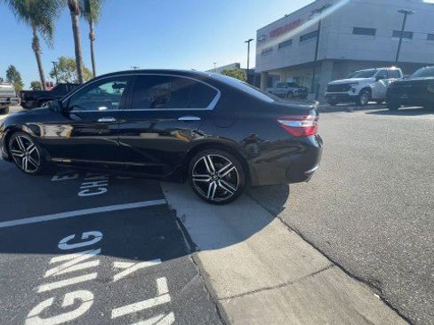 Used 2016 Honda Accord Sport image 6