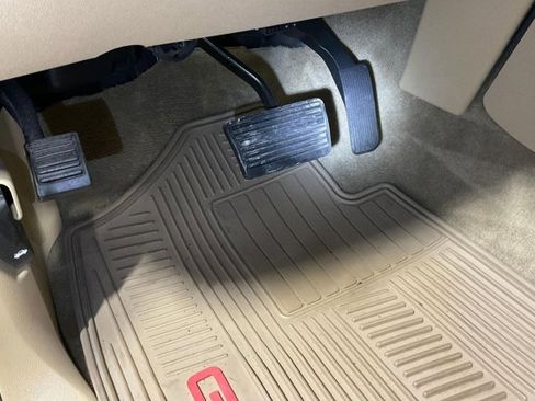 Used 2014 GMC Yukon Denali image 37