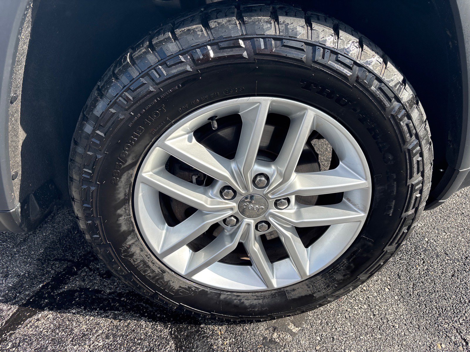 Used 2017 Jeep Grand Cherokee Laredo w/ Quick Order Package 23E AWD/4WD image 9