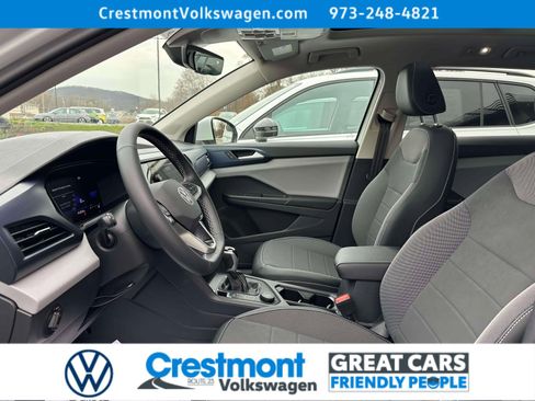 Used 2022 Volkswagen Taos SE w/ Panoramic Sunroof Package image 13