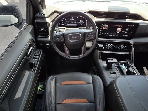 Used 2024 GMC Sierra 1500 AT4 w/ Technology Package AWD/4WD image 16