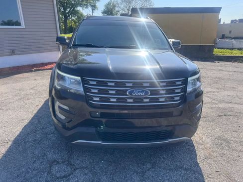 Used 2017 Ford Explorer XLT w/ Equipment Group 202A FWD image 2
