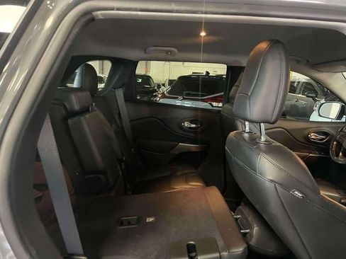 Used 2021 Jeep Cherokee Latitude Plus AWD/4WD image 12