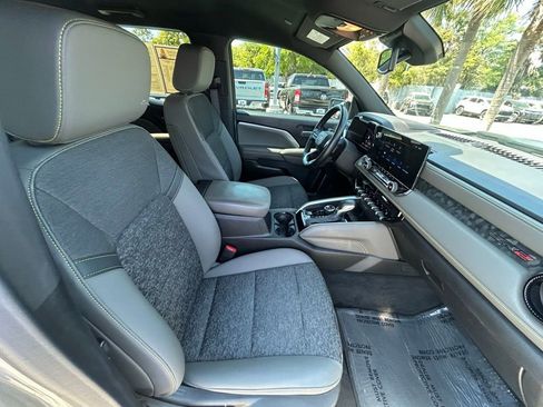 Used 2024 Chevrolet Colorado ZR2 w/ Safety Package image 24