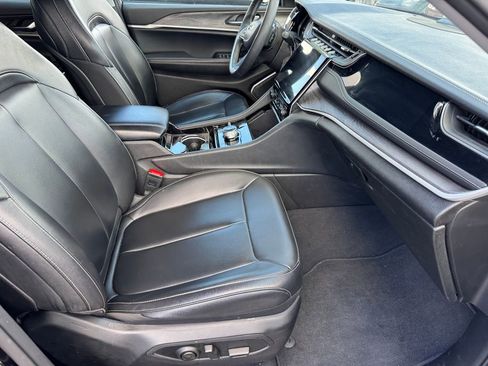 Used 2023 Jeep Grand Cherokee 4WD 4xe image 5