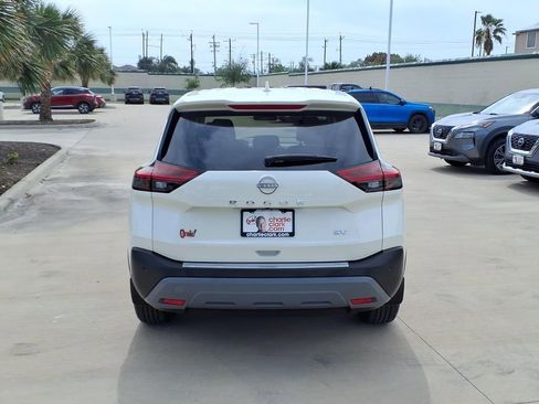 Used 2023 Nissan Rogue SV FWD image 4