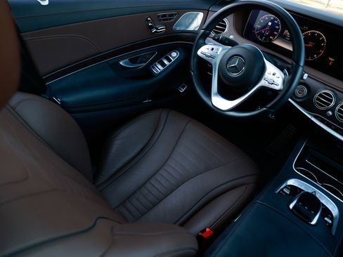 Used 2019 Mercedes-Benz S 560 Sedan image 25