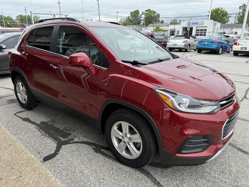 Used 2018 Chevrolet Trax LT w/ LT Convenience Package FWD image 4