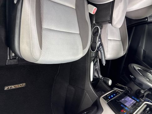 Used 2018 Toyota Corolla LE image 23