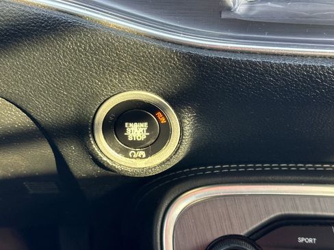 Used 2016 Dodge Challenger SXT w/ Driver Convenience Group image 29