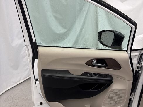 Used 2024 Chrysler Voyager LX FWD image 12