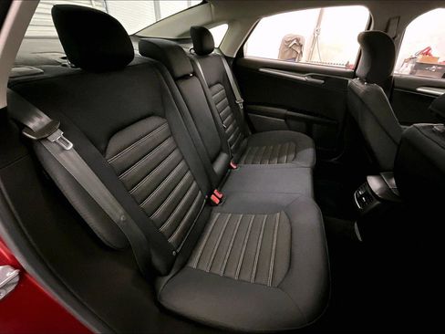 Used 2015 Ford Fusion SE image 27