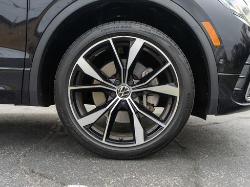 Used 2022 Volkswagen Tiguan SEL R-Line AWD/4WD image 11