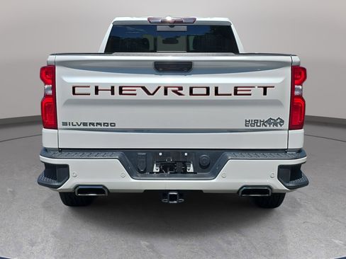 Used 2023 Chevrolet Silverado 1500 High Country w/ Z71 Off-Road Package AWD/4WD image 6