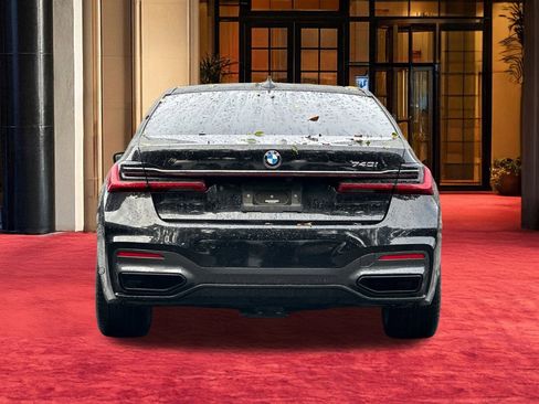Used 2022 BMW 740i w/ M Sport Package image 11