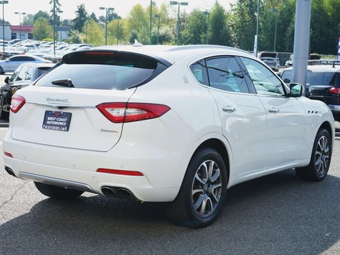 Used 2017 Maserati Levante w/ Luxury Package AWD/4WD image 6