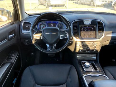 Used 2021 Chrysler 300 Touring image 5