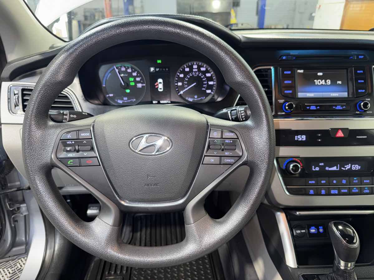 Used 2016 Hyundai Sonata SE FWD image 14