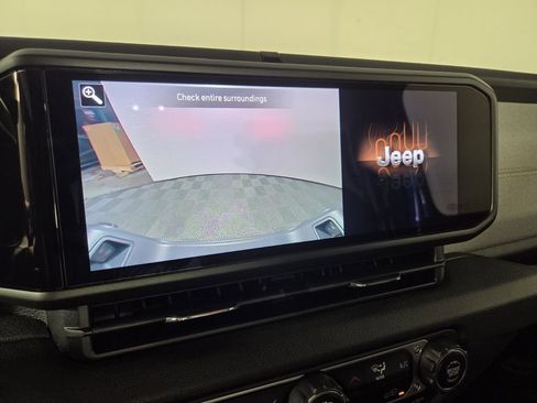 Used 2025 Jeep Gladiator Sport AWD/4WD image 12